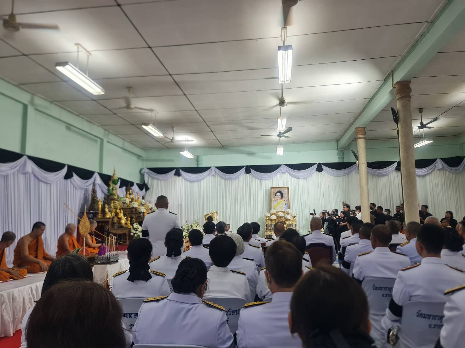 ร่วมพิธีถวายน้ำสรงพระบรมศพสมเด