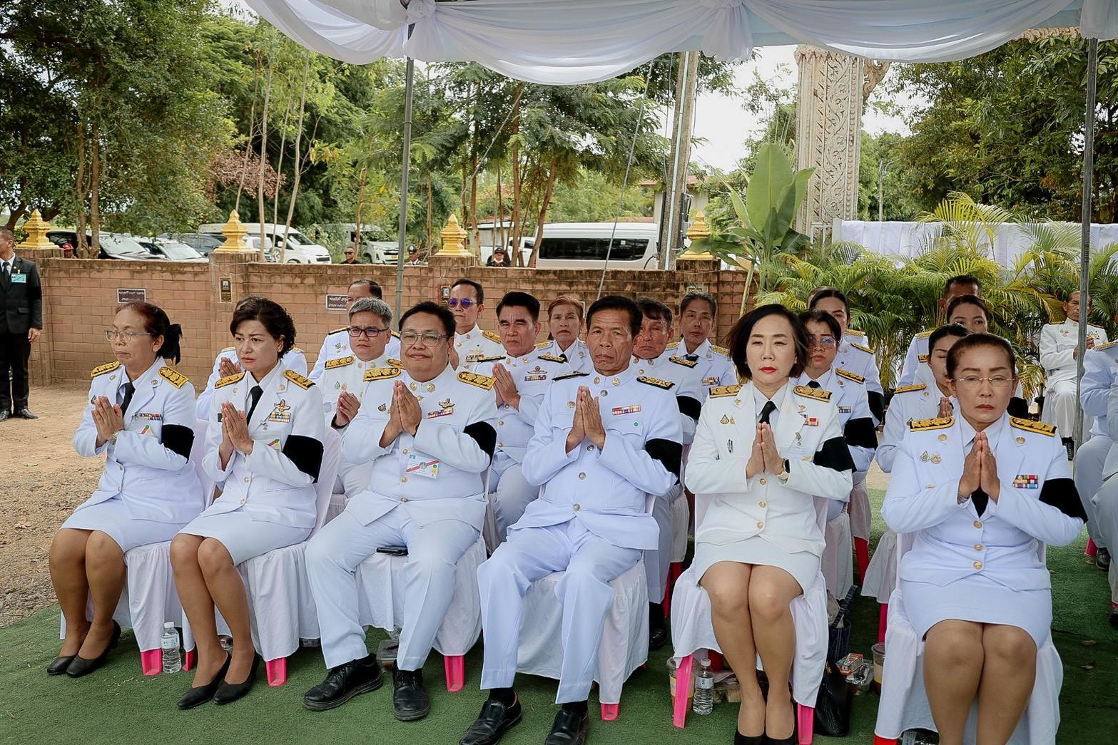 ประมงจังหวัดฯ ร่วมพิธีถวายผ้าพระกฐินพระราชทาน ณ วัดฝั่งแดง และวัดท่าสะแบง จังหวัดร้อยเอ็ด