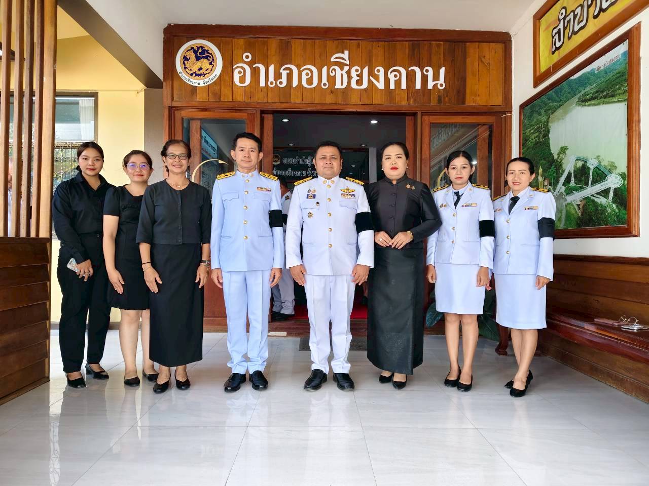 พิธีวางพวงมาลาถวายราชสักการะเนื่องในวันคล้ายวันสวรรคตพระบาทสมเด็จพระจุลจอมเกล้าเจ้าอยู่หัว..คลิก