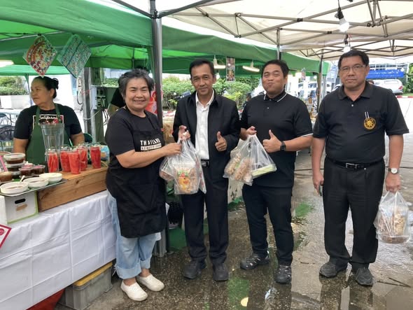 ประมงพื้นที่กรุงเทพมหานคร ตรวจเยี่ยมผู้ประกอบการด้านการประมง กลุ่มวิสาหกิจชุมชนณิชกร ที่มาร่วมกิจกรรม “ตลาดประมงกลางกรุง ณ ทุ่งบางเขน”