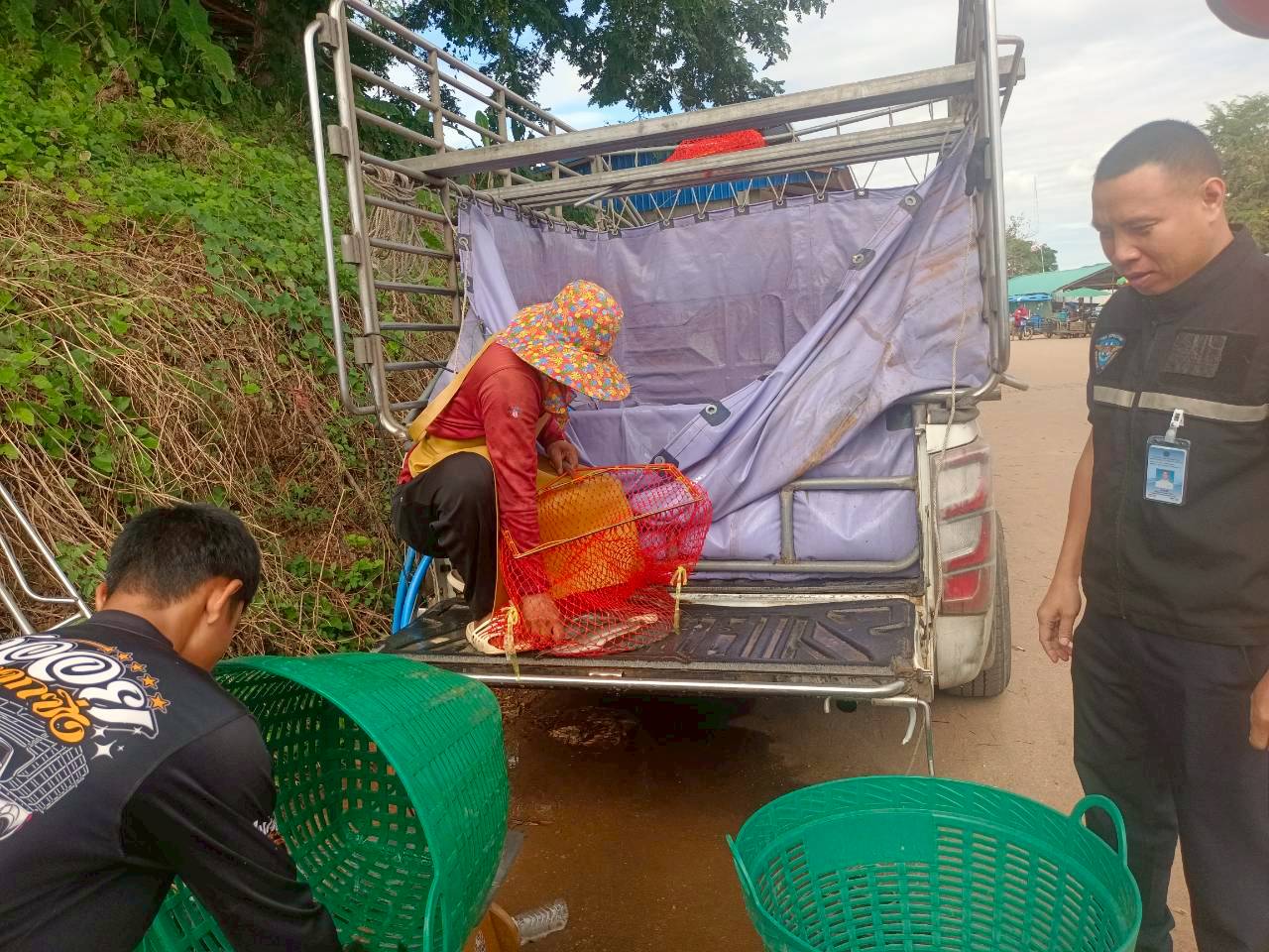 เจ้าหน้าที่ศูนย์บริหารจัดการด่านตรวจประมงเขต1 (เชียงราย) ตรวจป้องกันการลักลอบนำเข้า ส่งออกสินค้าประมง ในพื้นที่ด่านพรมแดนเชียงของ..คลิก