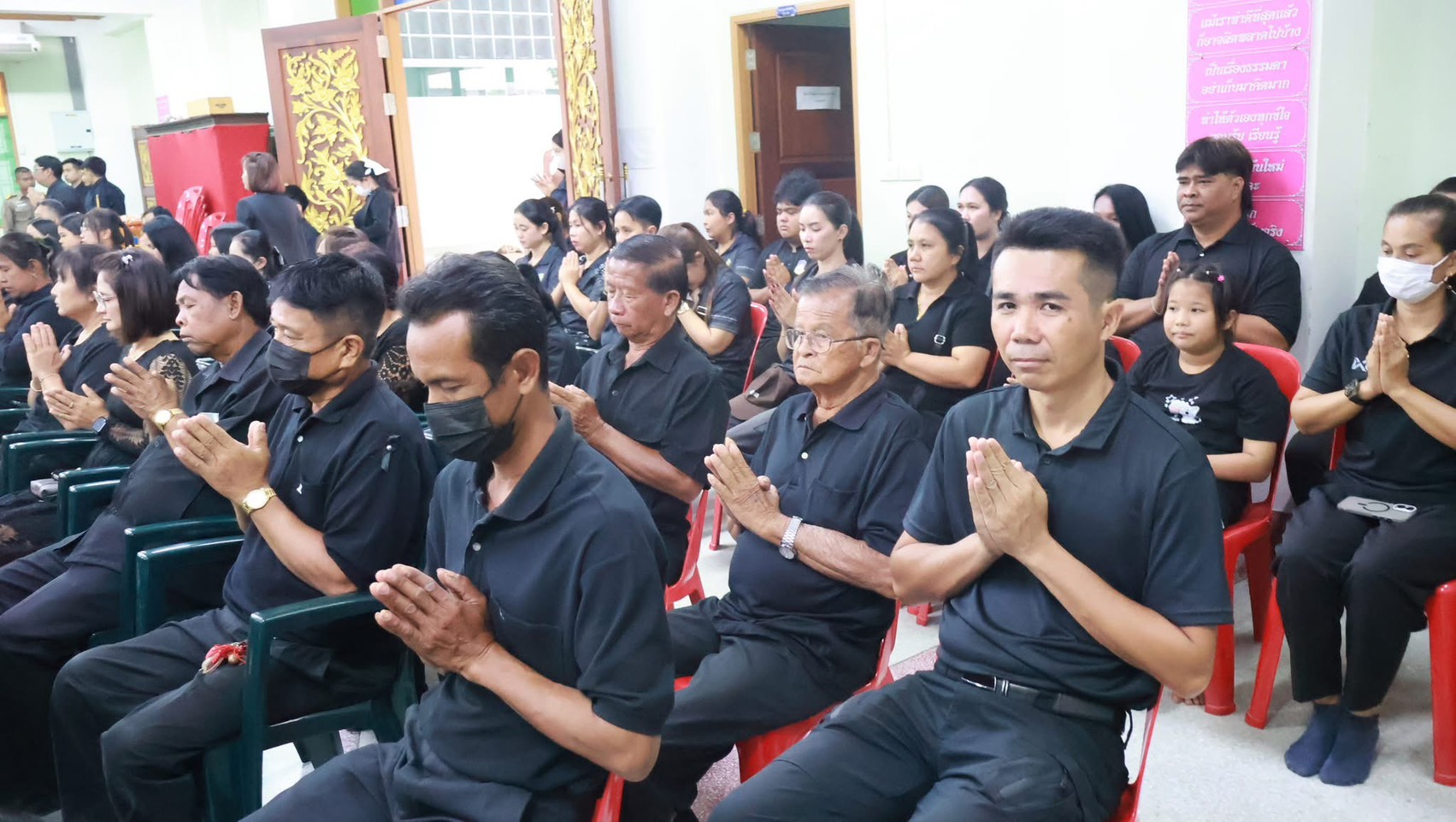 ร่วมพิธีบำเพ็ญกุศลสวดพระอภิธรรม อุทิศถวายพระราชกุศลแด่สมเด็จพระนางเจ้าสิริกิติ์ พระบรมราชินีนาถ พระบรมราชชนนีพันปีหลวง..คลิก