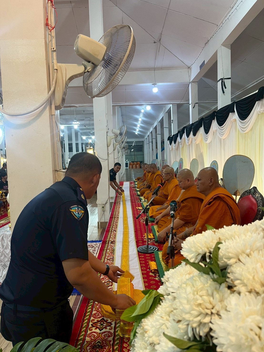 ร่วมพิธีบําเพ็ญกุศล ถวายสมเด็จพระนางเจ้าสิริกิติ์ พระบรมราชินีนาถพระบรมราชชนนีพันปีหลวง ณ วัดเภตราสุขารมย..คลิก