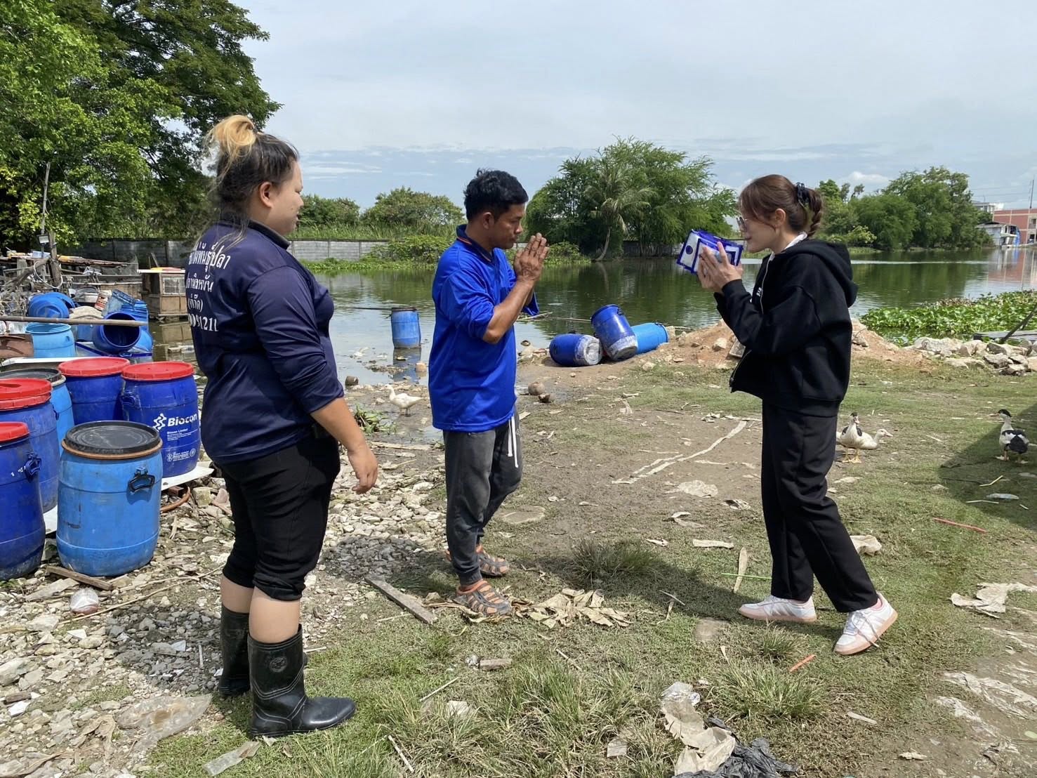 สำนักงานประมงพื้นที่กรุงเทพมหานคร ลงพื้นที่ให้บริการเกษตรกร