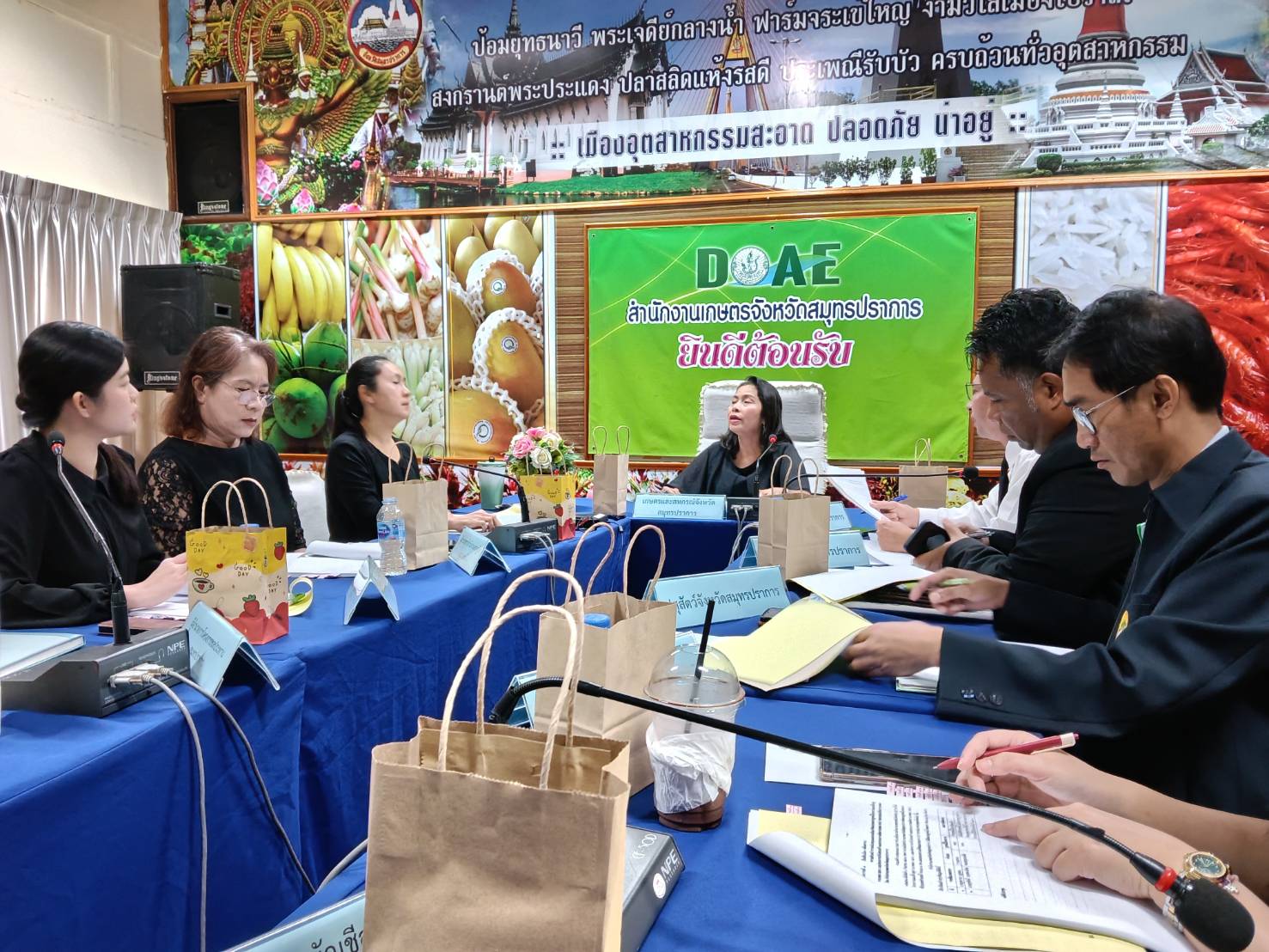 ร่วมกับคณะกรรมการขับเคลื่อนงานด้านเกษตรระดับจังหวัดสมุทรปราการ ประชุมคณะกรรมการขับเคลื่อนงานด้านการเกษตรระดับจังหวัด..คลิก