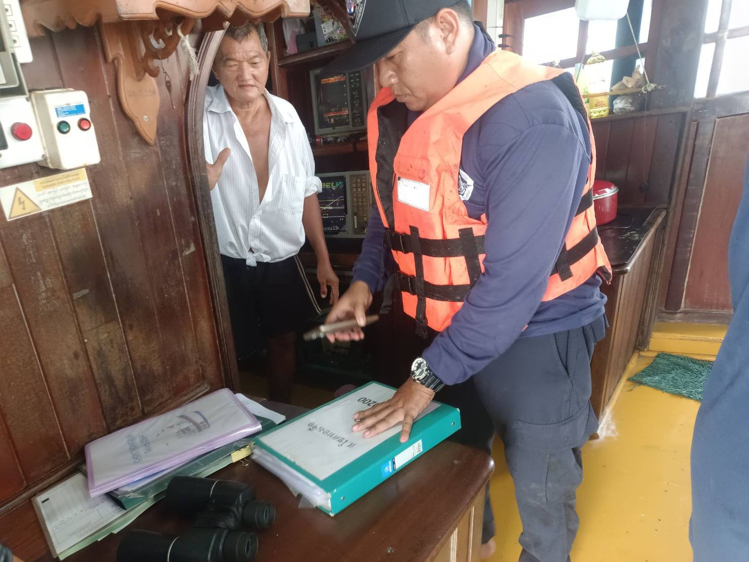 ออกปฏิบัติงานควบคุมเฝ้าระวังการทำการประมงพื้นที่ทะเลชายฝั่ง