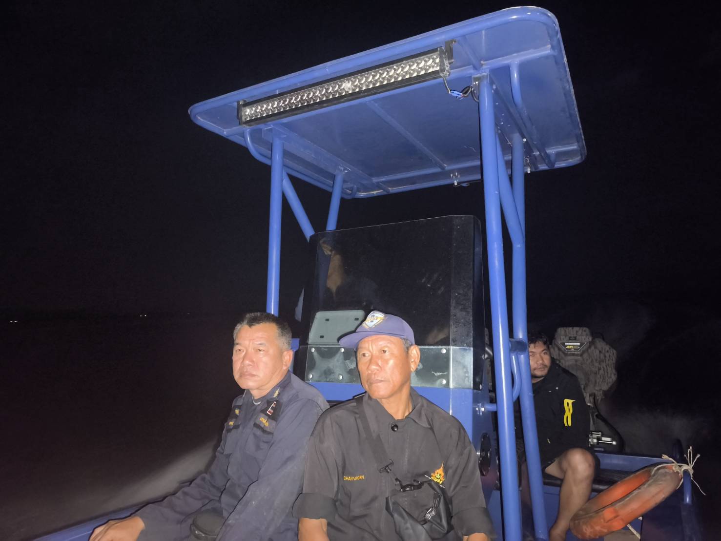 ออกปฏิบัติงานควบคุมการทำประมงพื้นที่ทะเลชายฝั่ง..คลิก