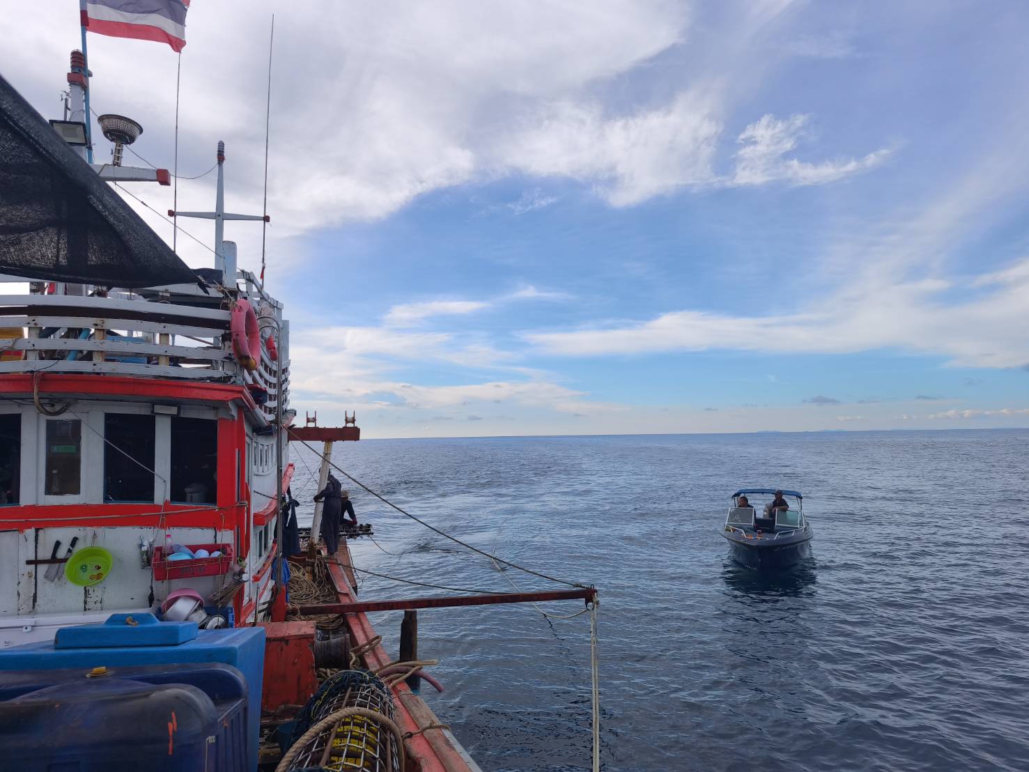 ออกปฏิบัติงานควบคุมการทำประมงพื้นที่ทะเลชายฝั่ง