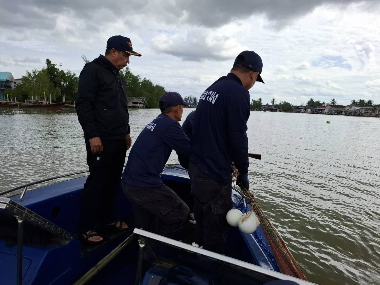 ศูนย์ป้องกันและปราบปรามประมงน้ำจืดสุราษฎร์ธานี ปฎิบัติงานควบคุมการทำประมงพื้นที่น่านน้ำภายใน (กรณีร้องเรียน) 