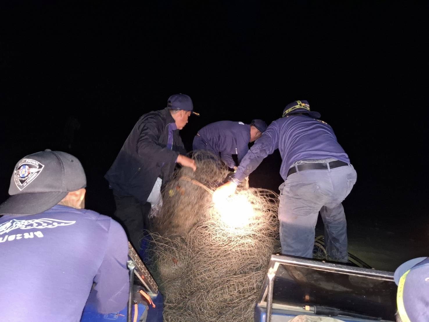 ศูนย์ป้องกันและปราบปรามประมงน้ำจืดสุราษฎร์ธานี ปฎิบัติงานควบคุมการทำประมงพื้นที่น่านน้ำภายใน