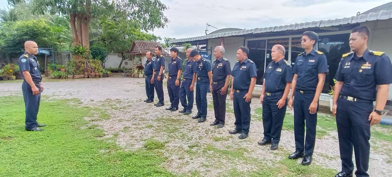 “นปท.บางสะพานฯ เข้าแถวเคารพธงชาติสวดมนต์ไหว้พระ เพื่อความเป็นศิริมงคล” 