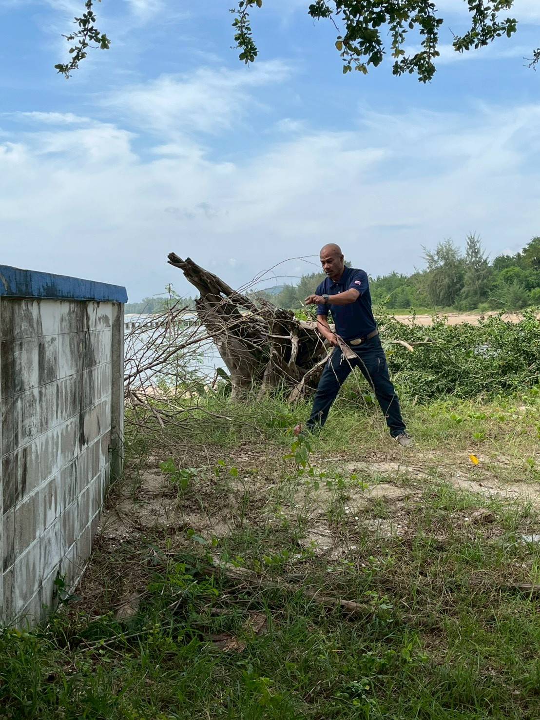 “นปท.บางสะพานฯ พัฒนาหน่วยฯ ปรับปรุงภูมิทัศน์บริเวณสำนักงาน” 