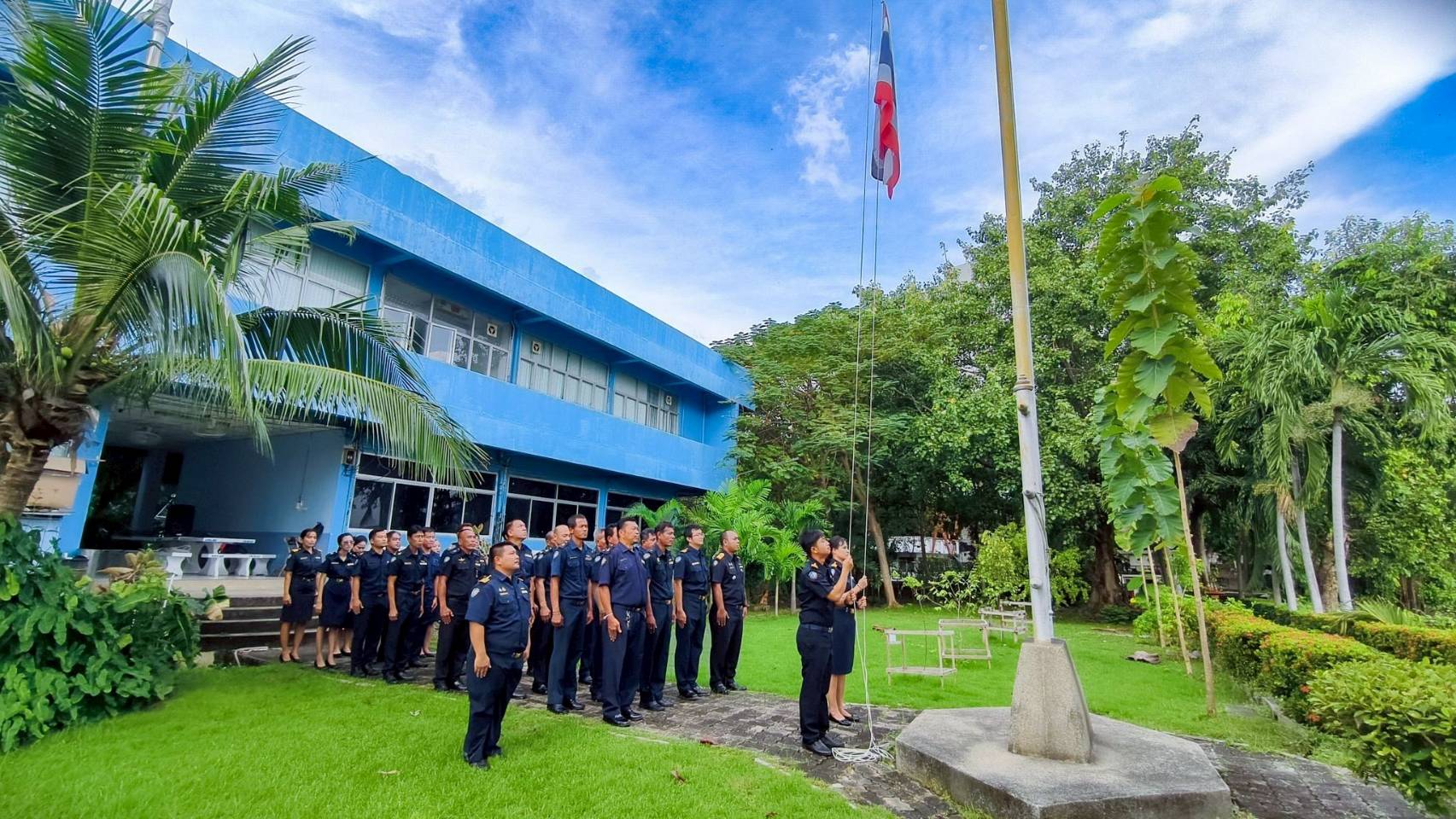 กิจกรรมเคารพธงชาติ ร้องเพลงชาติ สวดมนต์ไหว้พระ และมอบหมายงานประจำสัปดาห์