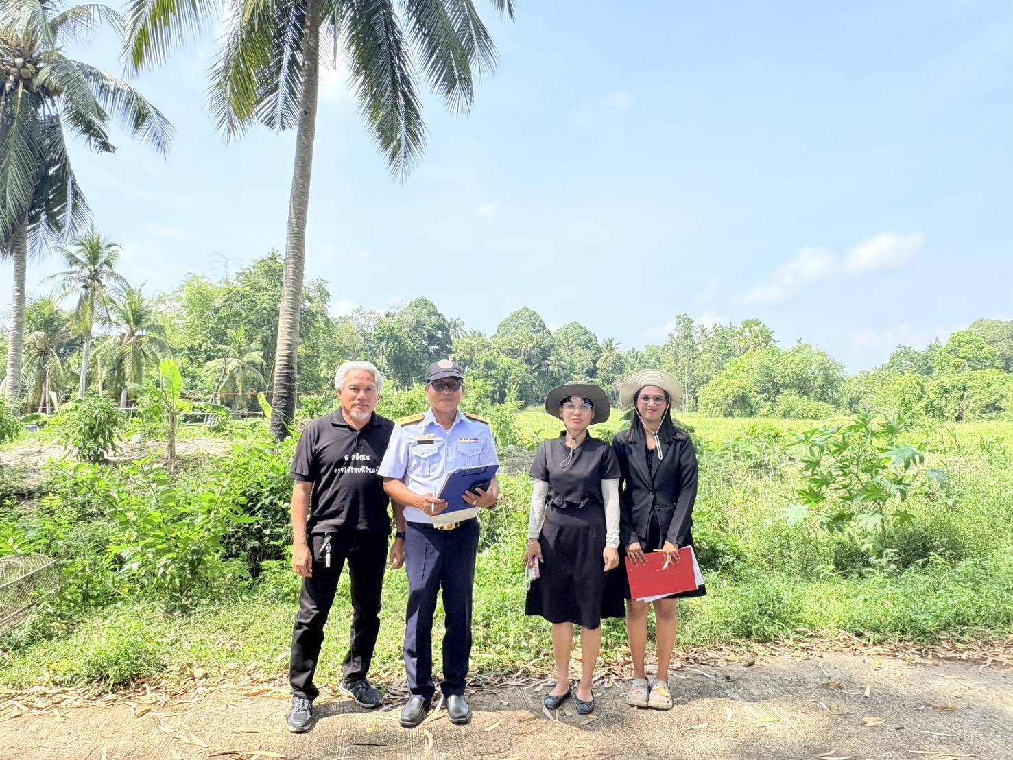 กลุ่มบริหารจัดการด้านการประมง ลงพื้นที่ตรวจสอบและชี้แจง  หัวหน้าฝ่ายอำนายการ สำนักปลัดองค์การบริหารส่วนตำบลนาปะขอ  และนิติกร เกี่ยวกับประกาศจังหวัดพัทลุง ที่ 79/2501 เรื่อง ประกาศกำหนดที่จับสัตว์น้ำประเภทที่ว่าประมูลผูกขาดเก็บฟองเต่าและ ฟองกระทะเลในท้องที่จังหวัดพัทลุง..คลิก