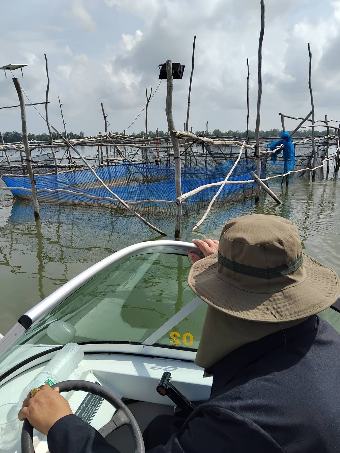 ประมงอำเภอปากพะยูน ร่วมกับ เทศบาลตำบลเกาะนางคำ   นายกเทศมนตรี พร้อมเจ้าหน้าที่เทศบาลเกาะนางคำ   ลงพื้นที่ตรวจสอบกระชังเลี้ยงสัตว์น้ำ เพื่อพิจารณา  ออกใบอนุญาตสิ่งปลูกสร้างล่วงล้ำน้ำ  ประเภทกระชังเพาะเลี้ยงสัตว์น้ำ พื้นที่ หมู่ที่ 2 ตำบลเกาะนางคำ..คลิก