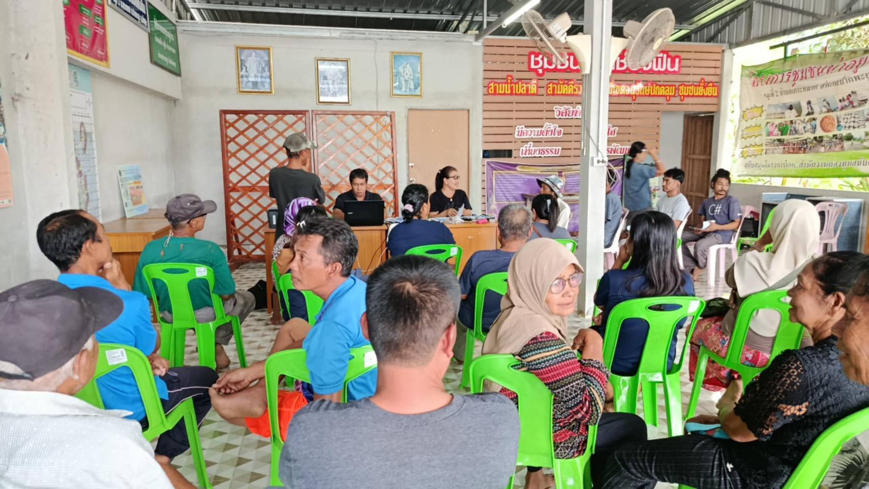 ประมงอำเภอปากพะยูน ลงพื้นที่  รับขึ้นทะเบียน/ต่ออายุทะเบียนผู้ทำการประมง พื้นที่ หมู่ที่ 2  ตำบลเกาะหมาก อำเภอปากพะยูน จังหวัดพัทลุง..คลิก