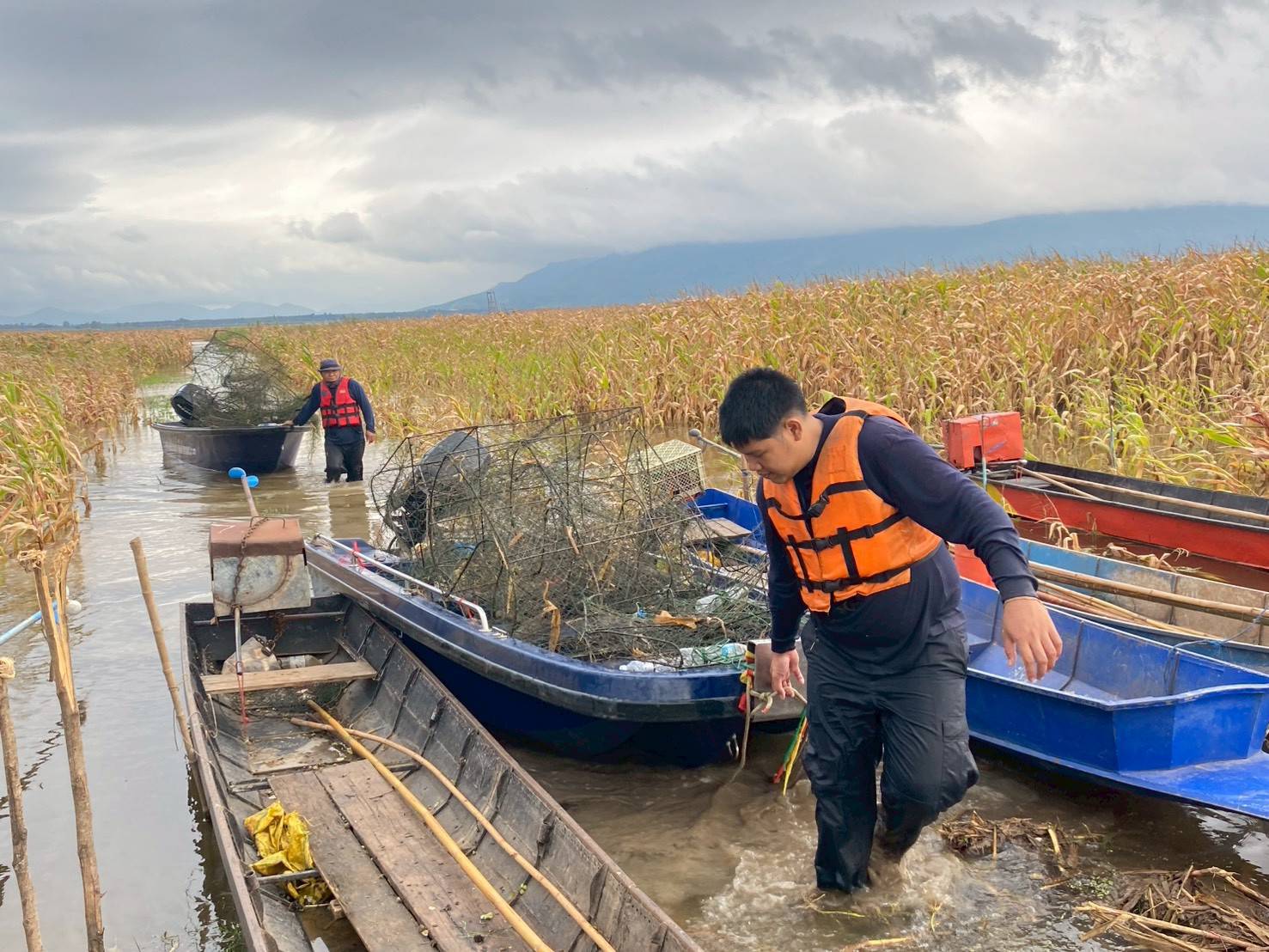 ศูนย์ป้องกันและปราบปรามประมงน้ำจืดนครราชสีมา ออกปฏิบัติงานควบคุมเฝ้าระวังการทำการประมงผิดกฎหมาย ในพื้นที่อำเภอปากช่อง จังหวัดนครราชสีมา..คลิก