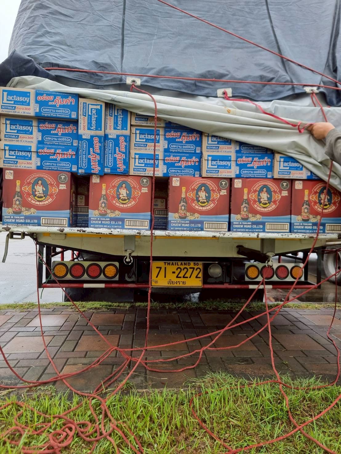 เจ้าหน้าที่ศูนย์บริหารจัดการด่านตรวจประมงเขต 1 (เชียงราย) ตรวจสอบผลิตภัณฑ์สัตว์น้ำส่งออกไปยังสาธารณรัฐแห่งสหภาพเมียนมา และสาธารณรัฐประชาธิปไตยประชาชนลาว..คลิก