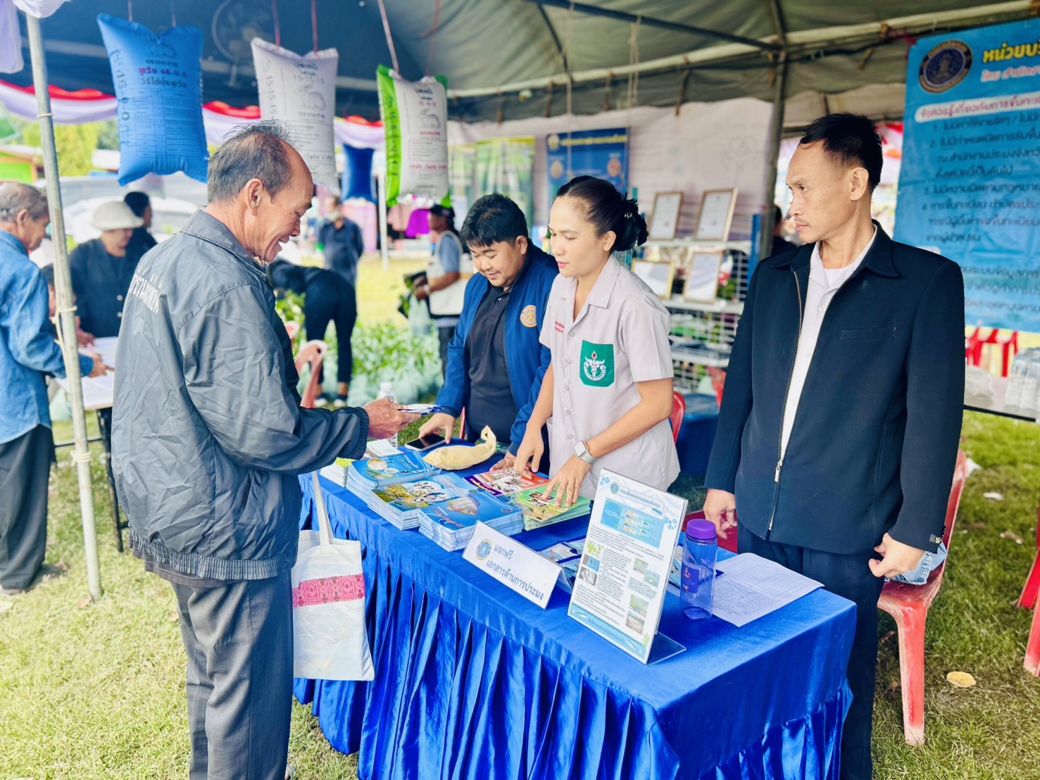 ร่วมออกหน่วยบริการจังหวัดเคลื่อนที่ “หน่วยบำบัดทุกข์ บำรุงสุข สร้างรอยยิ้มให้ประชาชน” จังหวัดร้อยเอ็ด ครั้งที่ 1 ประจำปีงบประมาณ พ.ศ. 2569..คลิก