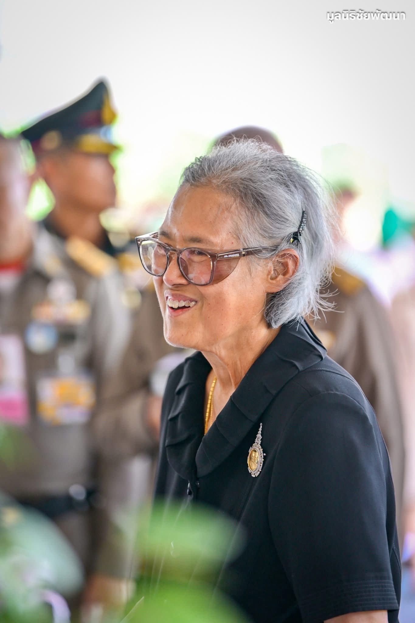 เฝ้าทูลละอองธุลีพระบาทรับเสด็จ พลเอกหญิง สมเด็จพระกนิษฐาธิราชเจ้า กรมสมเด็จพระเทพรัตนราชสุดาฯ สยามบรมราชกุมารี ในการเสด็จพระราชดำเนินไปทอดพระเนตรการเกี่ยวข้าวประจำปี 2568..คลิก