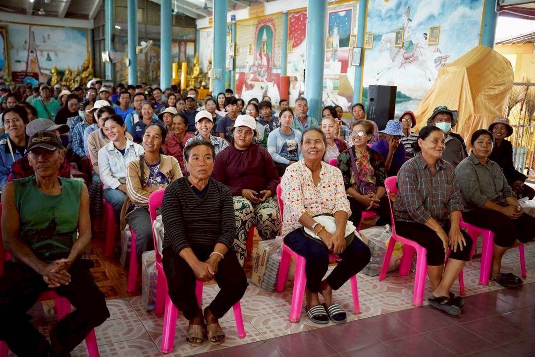 ประมงอำเภอท่าตะโก ร่วมพิธีมอบสิ่งของบรรเทาทุกข์ผู้ประสบอุทกภัยในพื้นที่ อำเภอท่าตะโก..คลิก