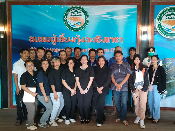 ผอ.ศพช.ฉะเชิงเทรา เป็นประธานการประชุมชี้แจงการใช้งานระบบโปรแกรมประยุกต์การออกหนังสือกำกับการซื้อขายสัตว์น้ำ (ระบบโปรแกรม APD) ครั้งที่ ๑ ณ ห้องประชุมชมรมผู้เลี้ยงกุ้งจังหวัดฉะเชิงเทรา อำเภอเมือง จังหวัดฉะเชิงเทรา