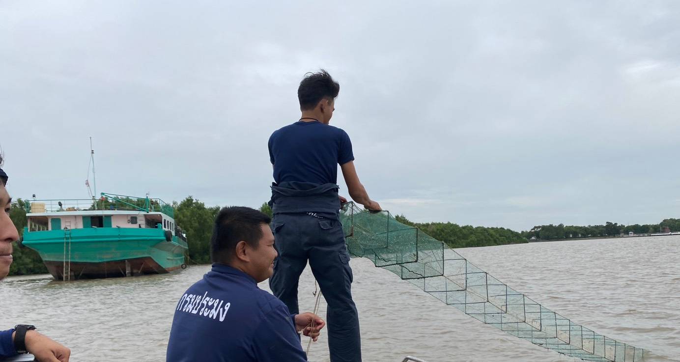 ตรวจยึดเครื่องมือลอบพับได้หรือไอ้โง่ จำนวน 34 ลูก 