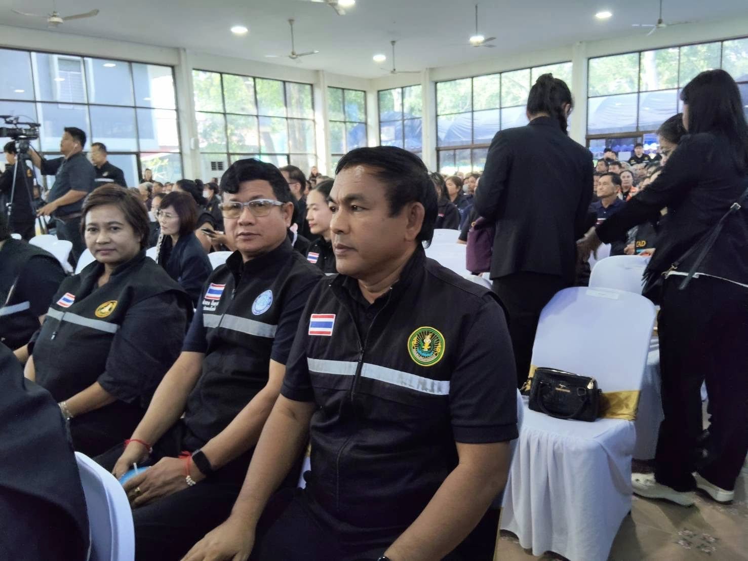 ร่วมต้อนรับรองนายกรัฐมนตรีและรัฐมนตรีว่าการกระทรวงเกษตรและสหกรณ์ (ร้อยเอกธรรมนัส พรหมเผ่า)..คลิก