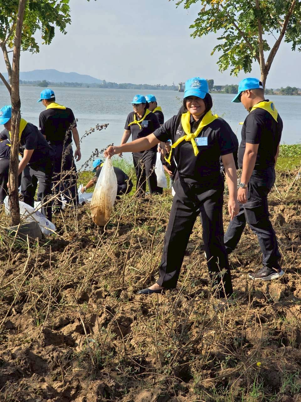 ศปจ.นครสวรรค์ เข้าร่วมกิจกรรมจิตอาสาบำเพ็ญประโยชน์และสาธารณกุศลถวายพระราชกุศล วันเฉลิมพระเกียรติพระมงกุฎเกล้าเจ้าอยู่หัว 