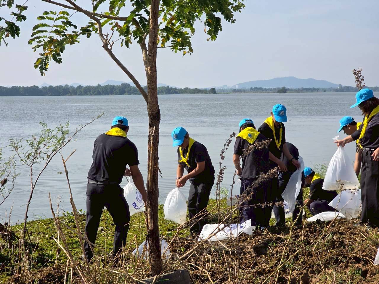 ศปจ.นครสวรรค์ เข้าร่วมกิจกรรมจิตอาสาบำเพ็ญประโยชน์และสาธารณกุศลถวายพระราชกุศล วันเฉลิมพระเกียรติพระมงกุฎเกล้าเจ้าอยู่หัว 