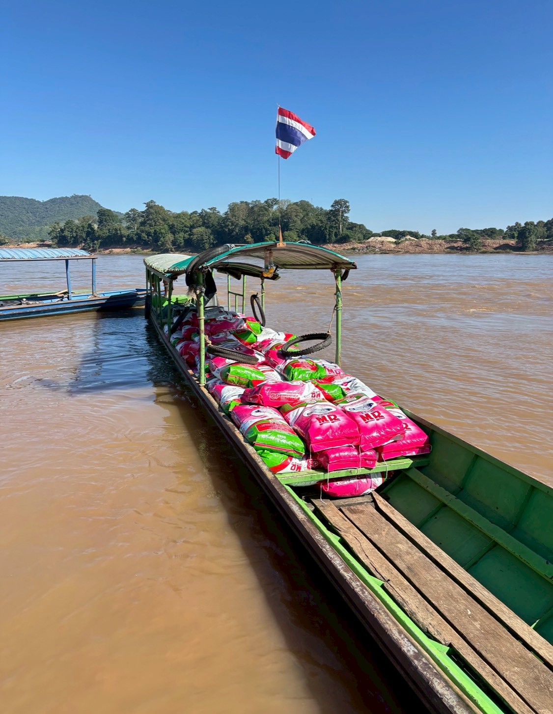 เจ้าหน้าที่ศูนย์บริหารจัดการด่านตรวจประมงเขต 1 (เชียงราย) ตรวจสอบสินค้าประมงส่งออกไปยังสาธารณรัฐประชาธิปไตยประชาชนลาว และสาธารณรัฐแห่งสหภาพเมียนมา..คลิก