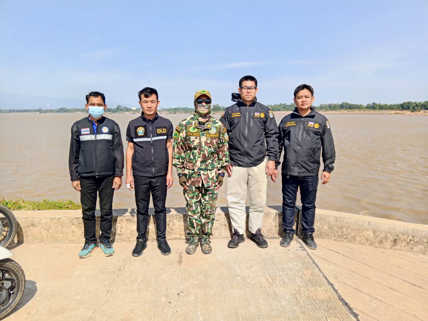 ข่าวกิจกรรม วันที่ 25 พฤศจิกายน 2568 เจ้าหน้าที่สำนักงานตรวจประมงบึงกาฬ บูรณการกับเจ้าหน้าที่ของ ด่านกักกันสัตว์หนองคาย ด่านตรวจพืชบึงกาฬ และด่านตรวจสัตว์ป่าบึงกาฬ  ตรวจป้องกันการลักลอบนำเข้า ส่งออกสินค้าเกษตรเถื่อน..คลิก