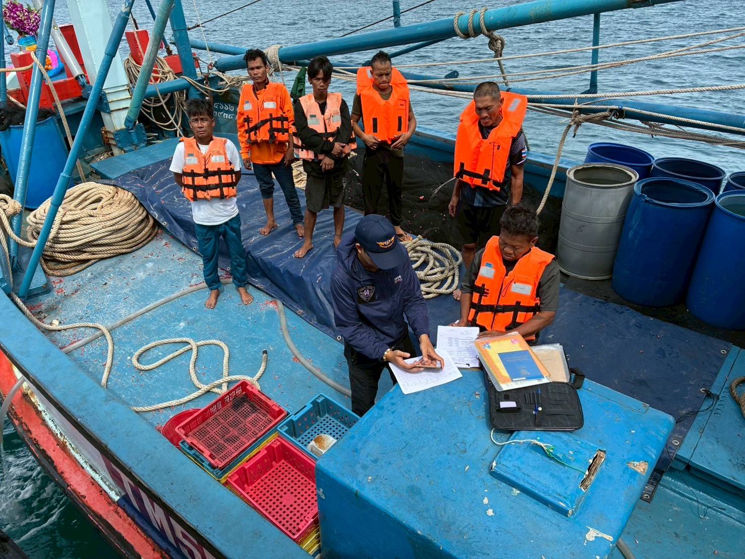 ออกปฏิบัติงานกิจกรรม จัดการปัญหาแรงงานต่างด้าวและการค้ามนุษย์ด้านการประมง..คลิก