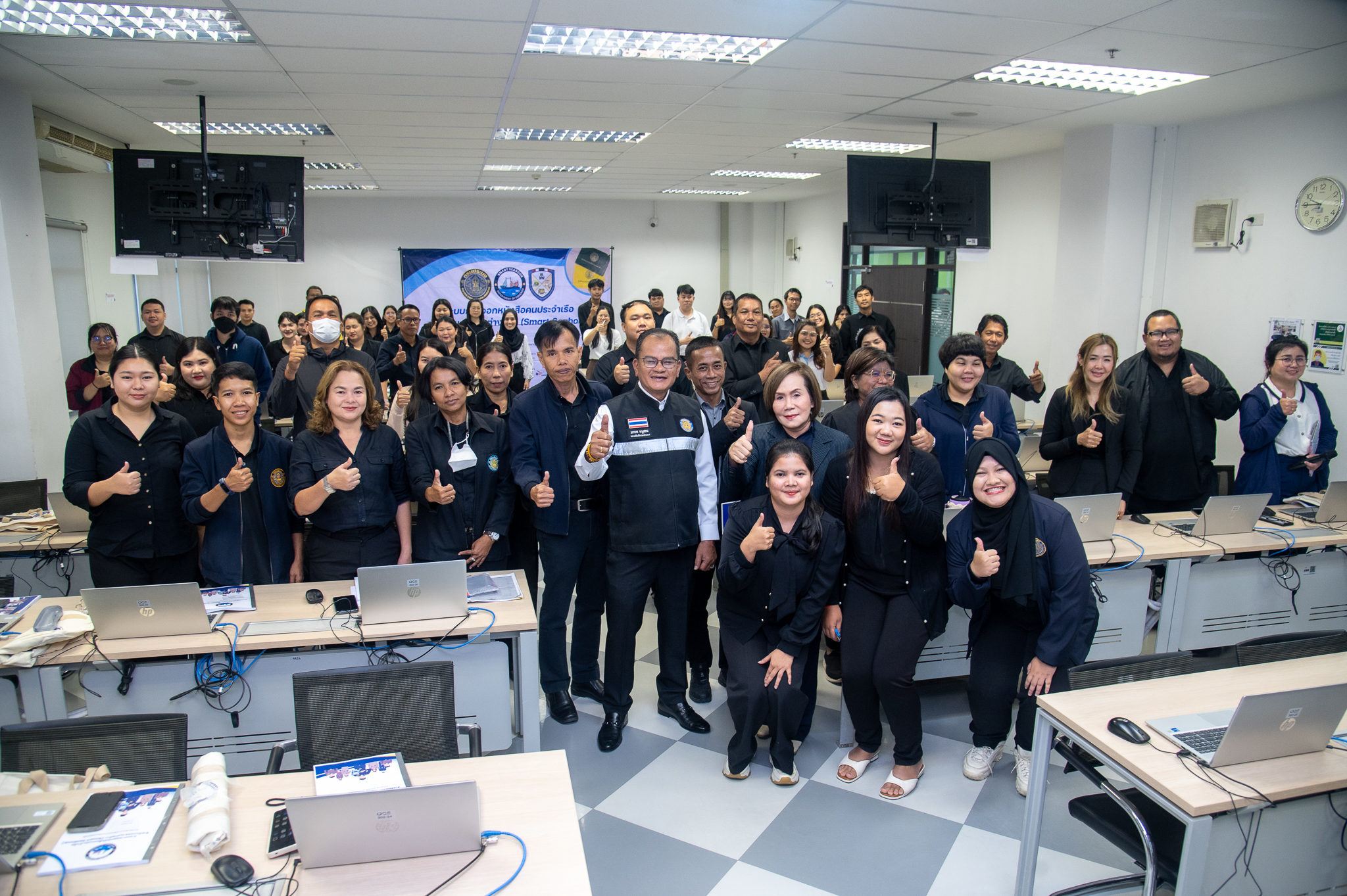 รองอธิบดีกรมประมง เป็นประธานเปิดการฝึกอบรมโครงการพัฒนาระบบการออกหนังสือคนประจำเรือสำหรับแรงงานต่างด้าว (Smart Seabook) หลักสูตรสำหรับเจ้าหน้าที่กรมประมง..คลิก