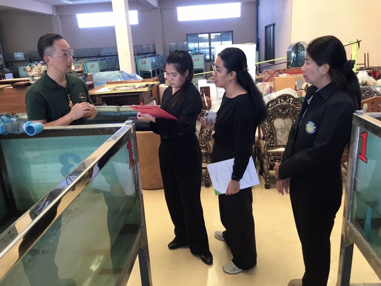 สำนักงานประมงพื้นที่กรุงเทพมหานครลงพื้นที่ตรวจสถานที่ทำการเพาะเลี้ยงสัตว์น้ำชนิดที่ใกล้สูญพันธุ์จากธรรมชาติเพื่อการส่งออก (ม.65) ในพื้นที่เขตลาดพร้าว และเขตสะพานสูง กรุงเทพมหานคร