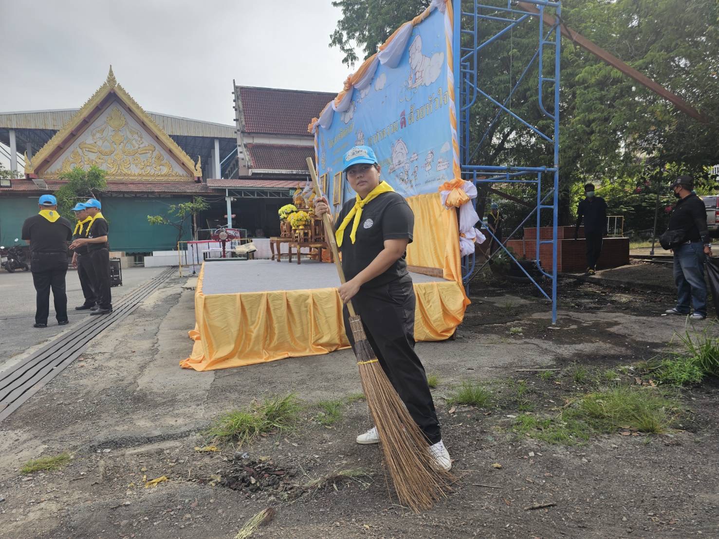 (อ.บางกรวย) กิจกรรม จิตอาสาพระราชทานอำเภอบางกรวย เนื่องในวันพระบาทสมเด็จพระมงกุฎเกล้าเจ้าอยู่หัว