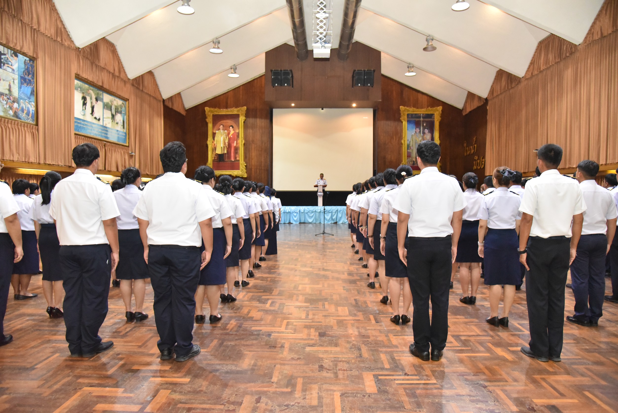 รองอธิบดีกรมประมง เป็นประธานในพิธีการกล่าวปฏิญาณตนเพื่อเป็นข้าราชการที่ดี และมอบนโยบายการปฏิบัติราชการแก่ข้าราชการบรรจุใหม่