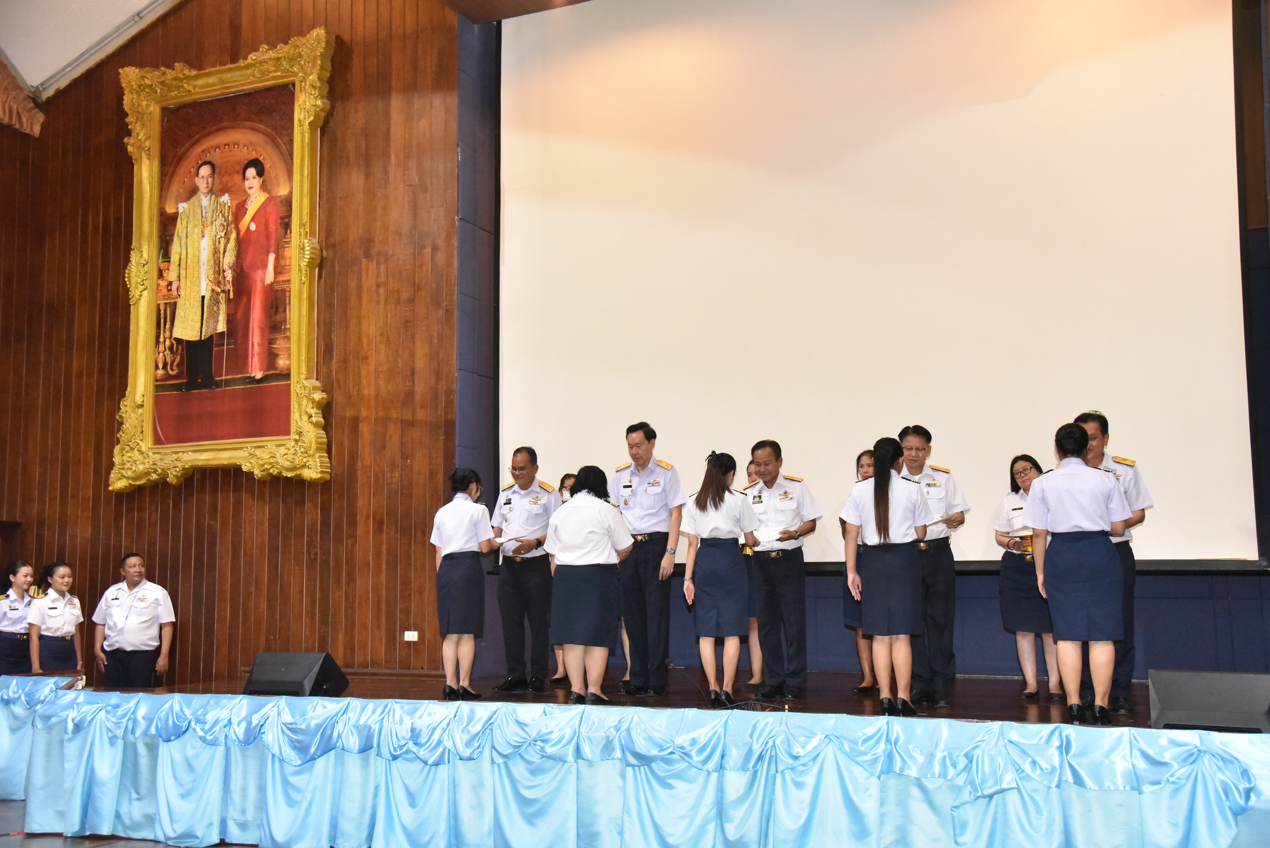 รองอธิบดีกรมประมง เป็นประธานในพิธีการกล่าวปฏิญาณตนเพื่อเป็นข้าราชการที่ดี และมอบนโยบายการปฏิบัติราชการแก่ข้าราชการบรรจุใหม่