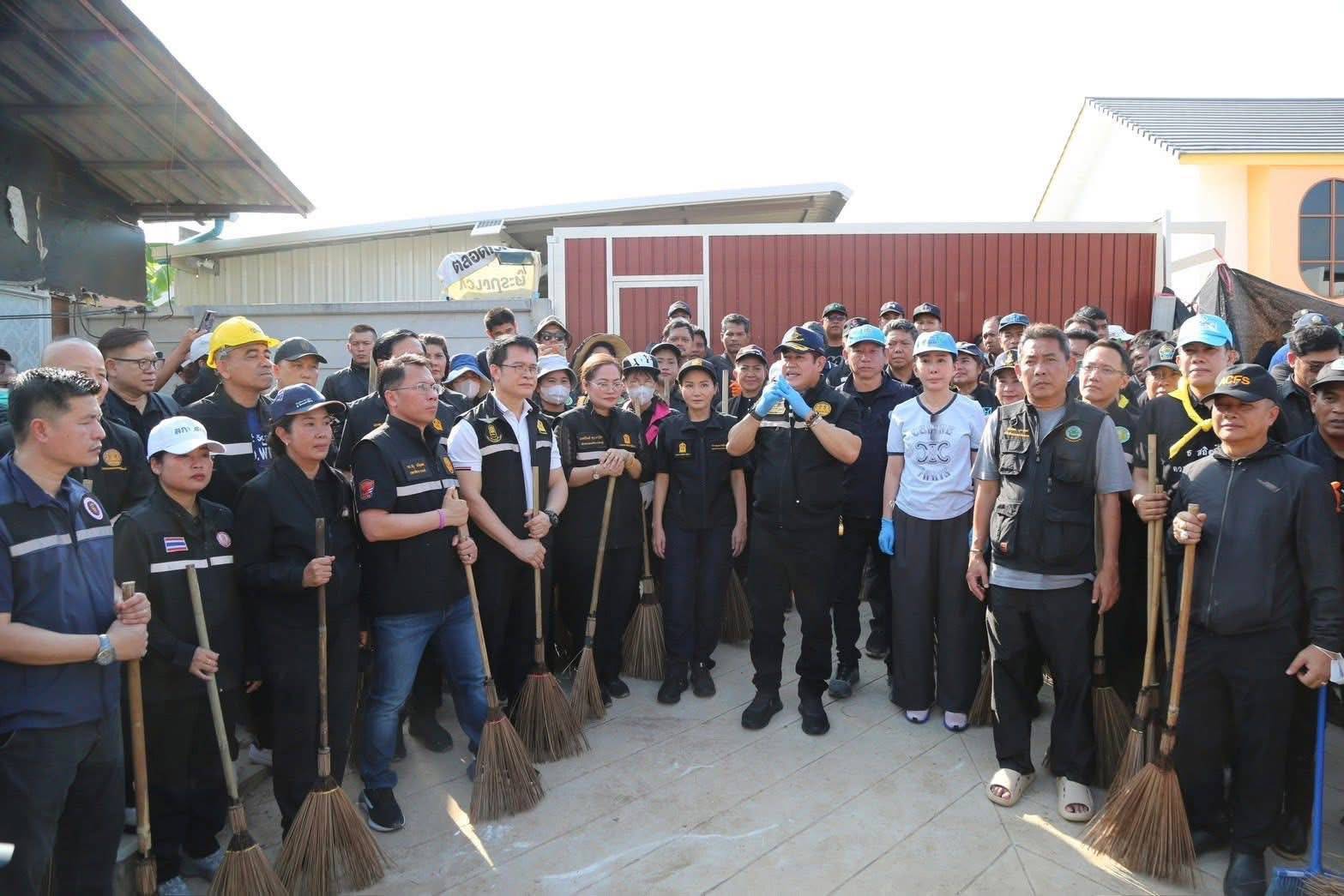 อธิบดีนำทีมกรมประมงลุย Big cleaning เขต 8