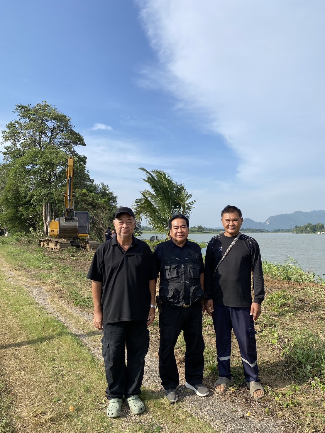 การปฎิบัติงานปรับปรุงภูมิทัศน์และซ่อมแซมบ่อเพาะเลี้ยงสัตว์น้ำของศูนย์วิจัยและพัฒนาประมงน้ำจืดกาญจนบุรี