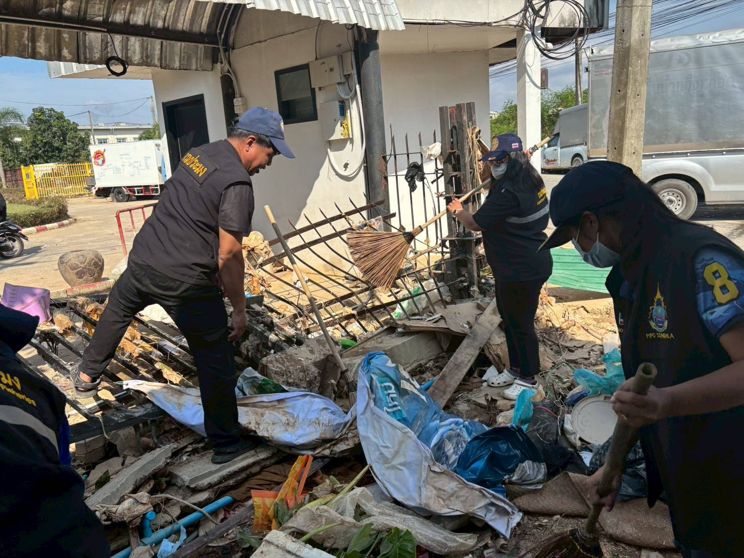 Big cleaning น้ำท่วมหาดใหญ่..คลิก