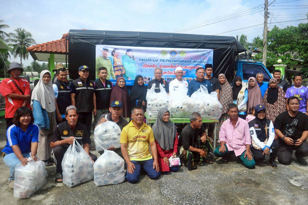 กรมประมง กระทรวงเกษตรและสหกรณ์เปิดครัวช่วยเหลือผู้ประสบอุทกภัย ในพื้นที่อำเภอยะหริ่งและอำเภอเมือง จังหวัดปัตตานี