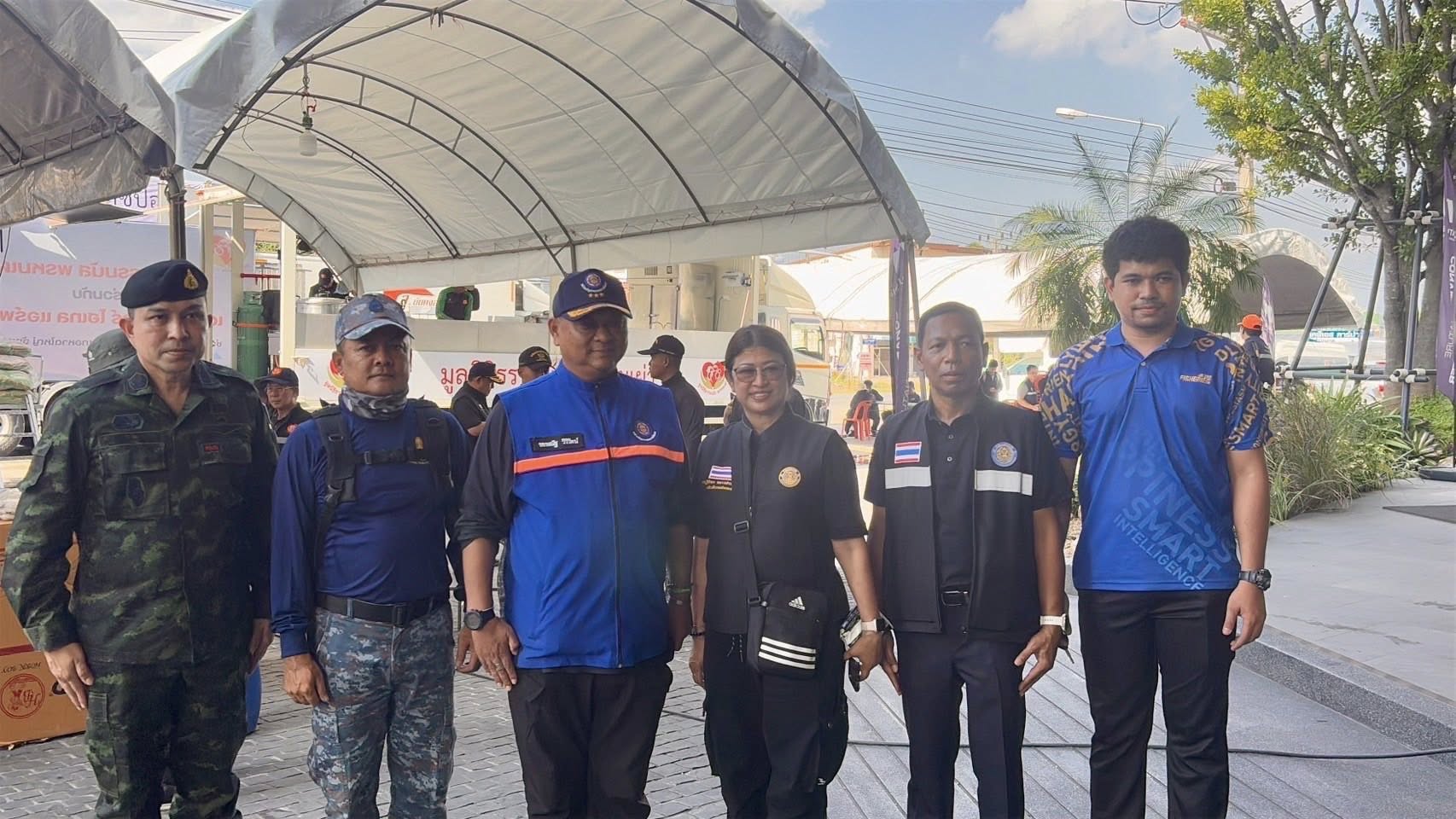 ช่วยเหลืออย่างต่อเนื่อง ผอ.ซุล ส่งเจ้าหน้าที่กองด่าน ช่วย อธิบดี แจกถุงยังชีพ-อาหารในพื้นที่น้ำท่วมหาดใหญ่..คลิก