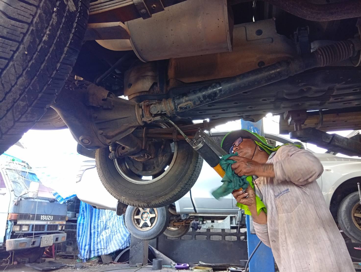 ตรวจเช็คสภาพเครื่องยนต์ราชการ และเรือตรวจประมง หลังจากช่วยเหลือผู้ประสบภัยน้ำท่วม อ.หาดใหญ่