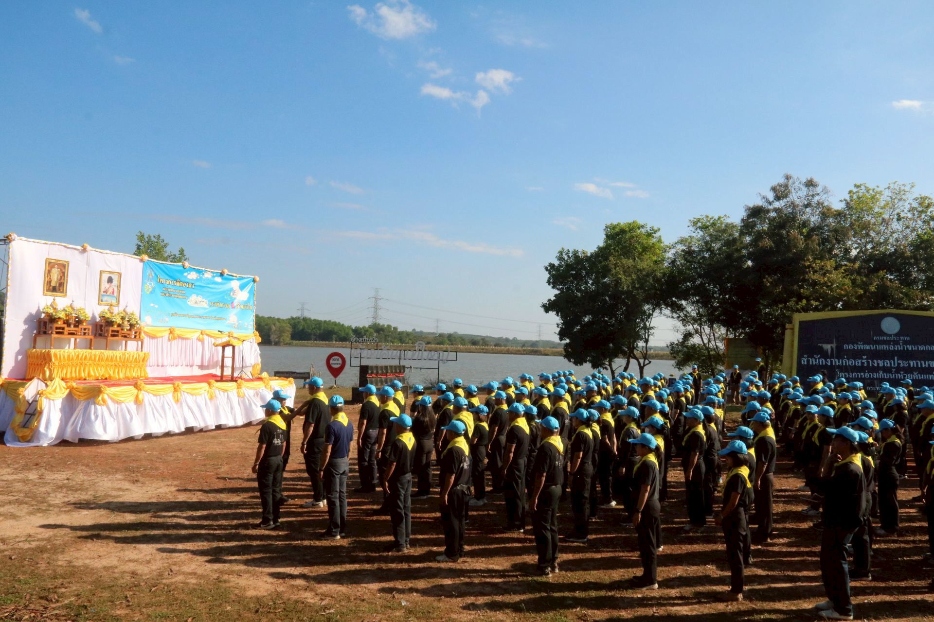 ร่วมกิจกรรมจิตอาสาพัฒนาวันสำคัญของชาติไทย เนื่องในวันพระบรมราชสมภพ รัชกาลที่ 9 