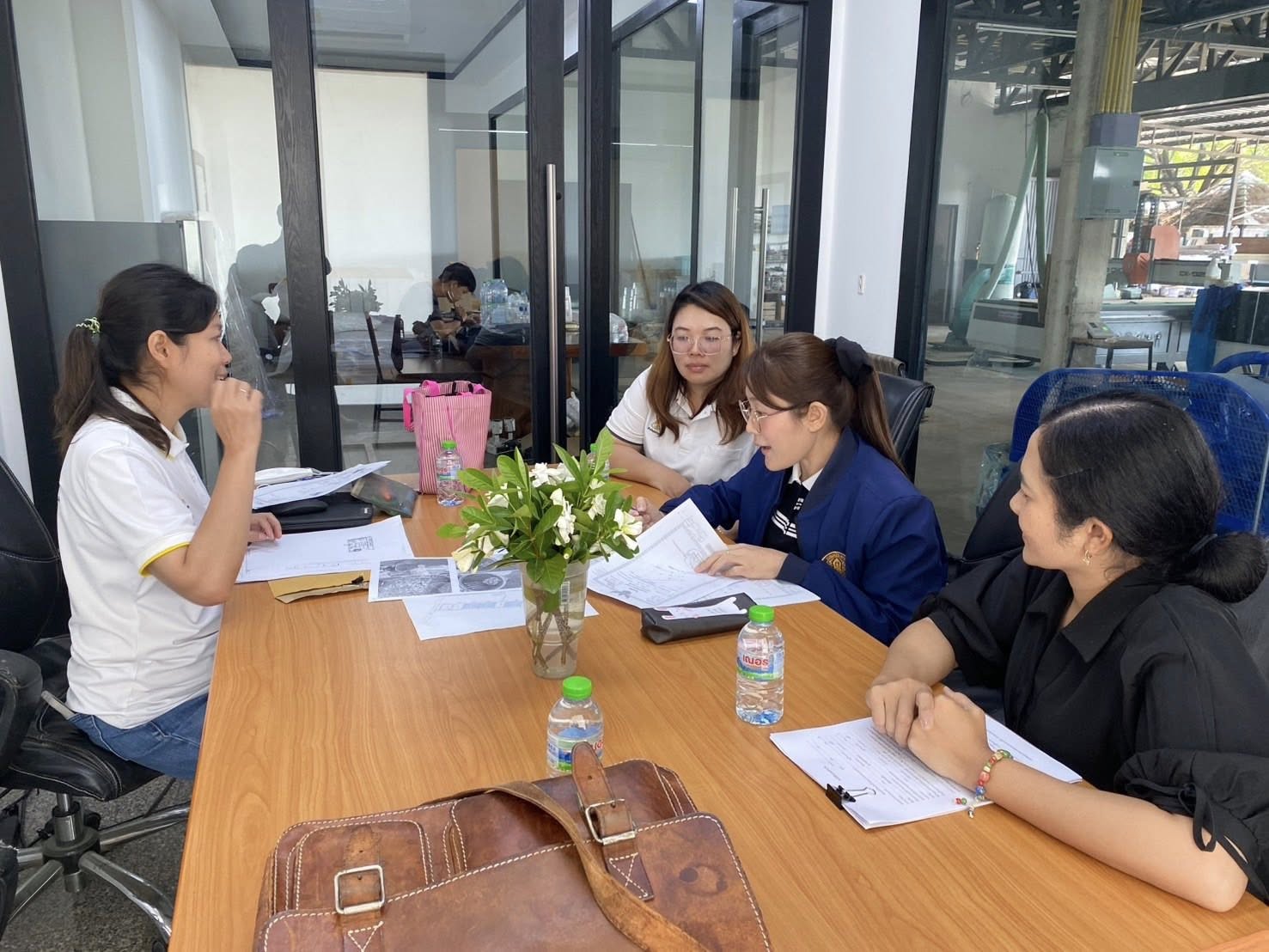 สำนักงานประมงพื้นที่กรุงเทพมหานคร ลงพื้นที่ให้บริการเกษตรกร