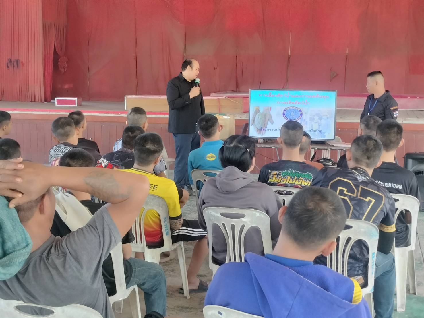 เป็นวิทยากรแนะนำอาชีพด้านประมง ให้แก่ศูนย์ฟื้นฟูสภาพทางสังคมอำเภอนากลาง 