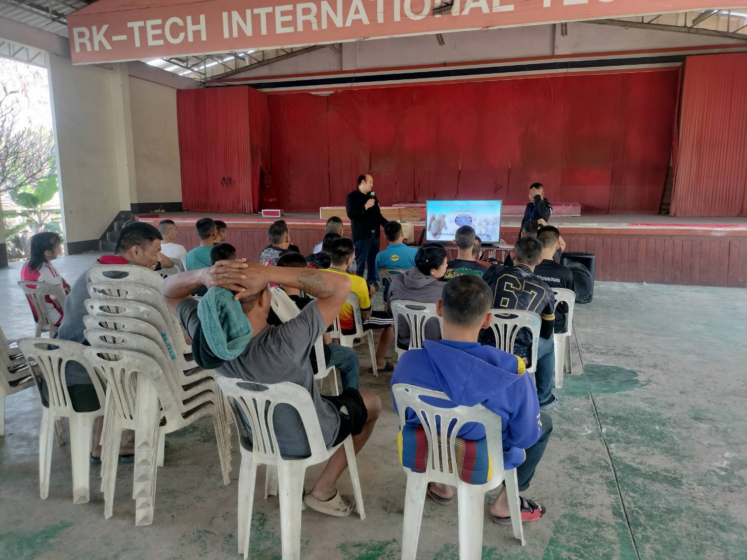 เป็นวิทยากรแนะนำอาชีพด้านประมง ให้แก่ศูนย์ฟื้นฟูสภาพทางสังคมอำเภอนากลาง 