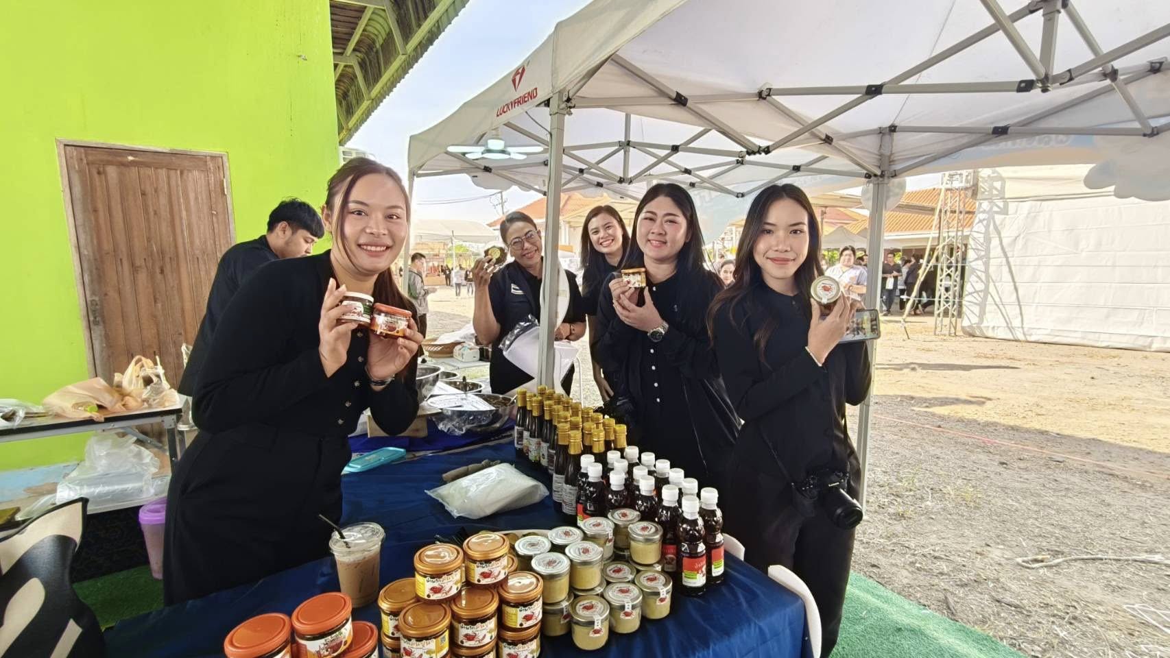 ร่วมพิธีเปิดงานประชาสัมพันธ์มะพร้าวน้ำหอมของดี จังหวัดราชบุรี ภายใต้แนวคิด 