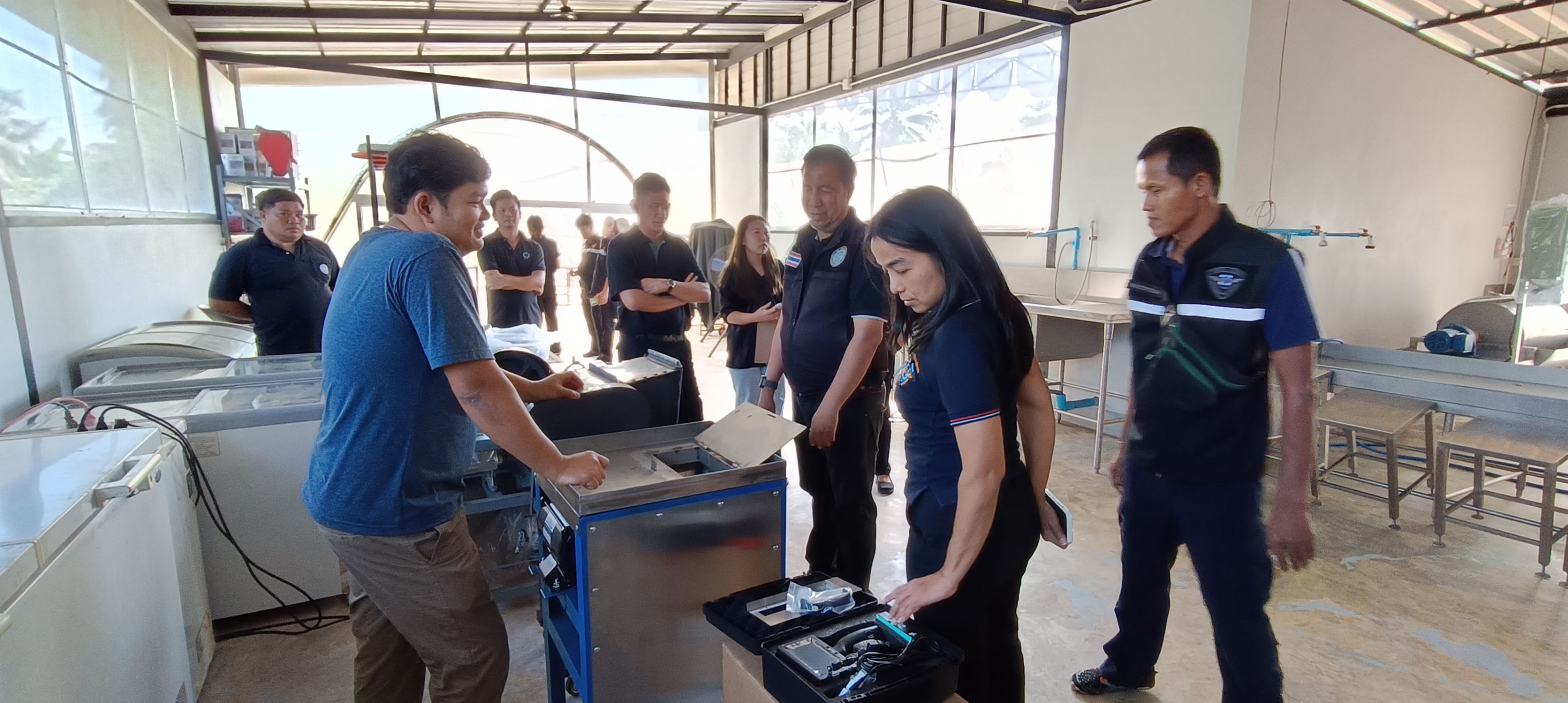 ลงพื้นที่ตรวจติดตามความก้าวหน้าของโครงการสร้างความเข้มแข็งกลุ่มการผลิตด้านประมงในพื้นที่จังหวัดสมุทรสาคร..คลิก